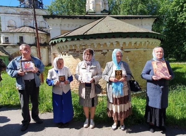 В день празднования Владимирской иконы Божьей Матери состоялись богослужения в Михайло-Архангельском монастыре Великого Устюга
