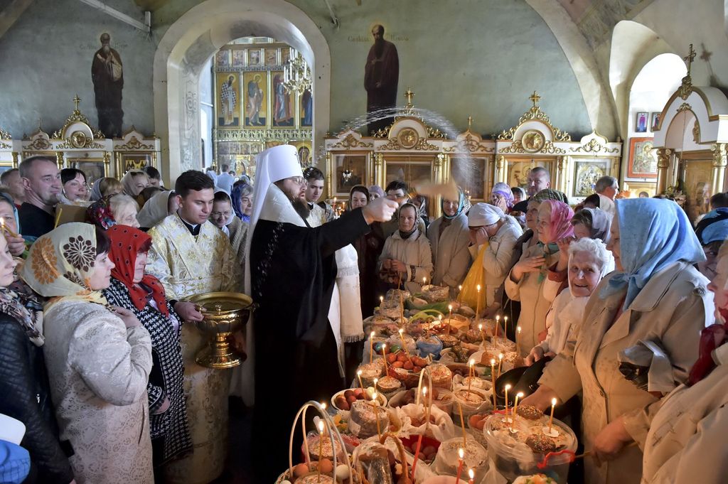 Служба в храме на Пасху