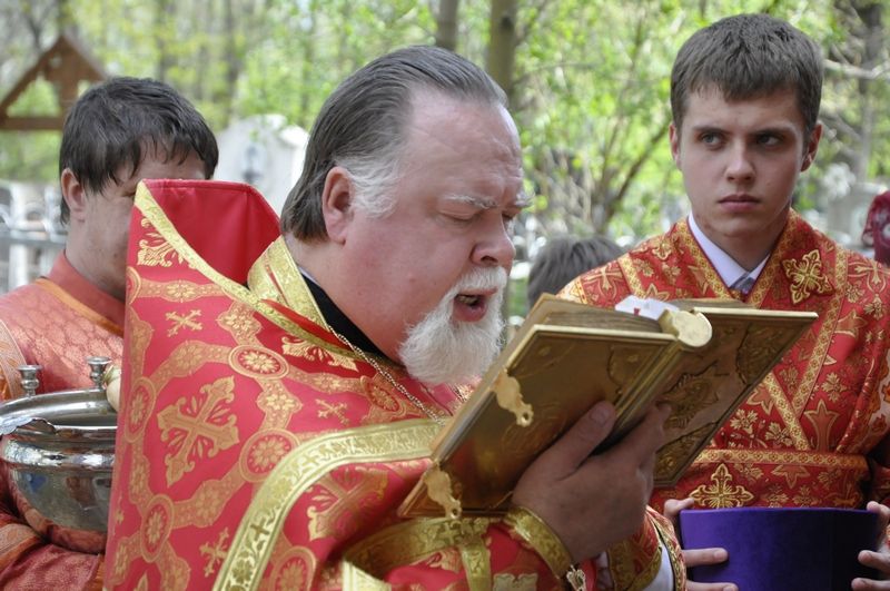 Можно ли на светлой седмице посещать кладбище. Чтения апостола на светлой седмице. Светлая суббота светлой седмицы. Суббота светлой седмицы. Утреннее правило читает Флавиан.