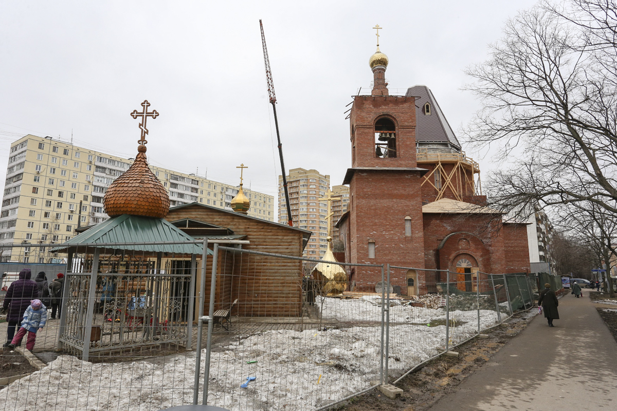 Храм саровского в дегунино. Храм Серафима Саровского в Дегунино. Новый храм в Коптево. Строящийся храм в Дегунино. Храм Серафима Саровского в Москве ул.Дубнинская.