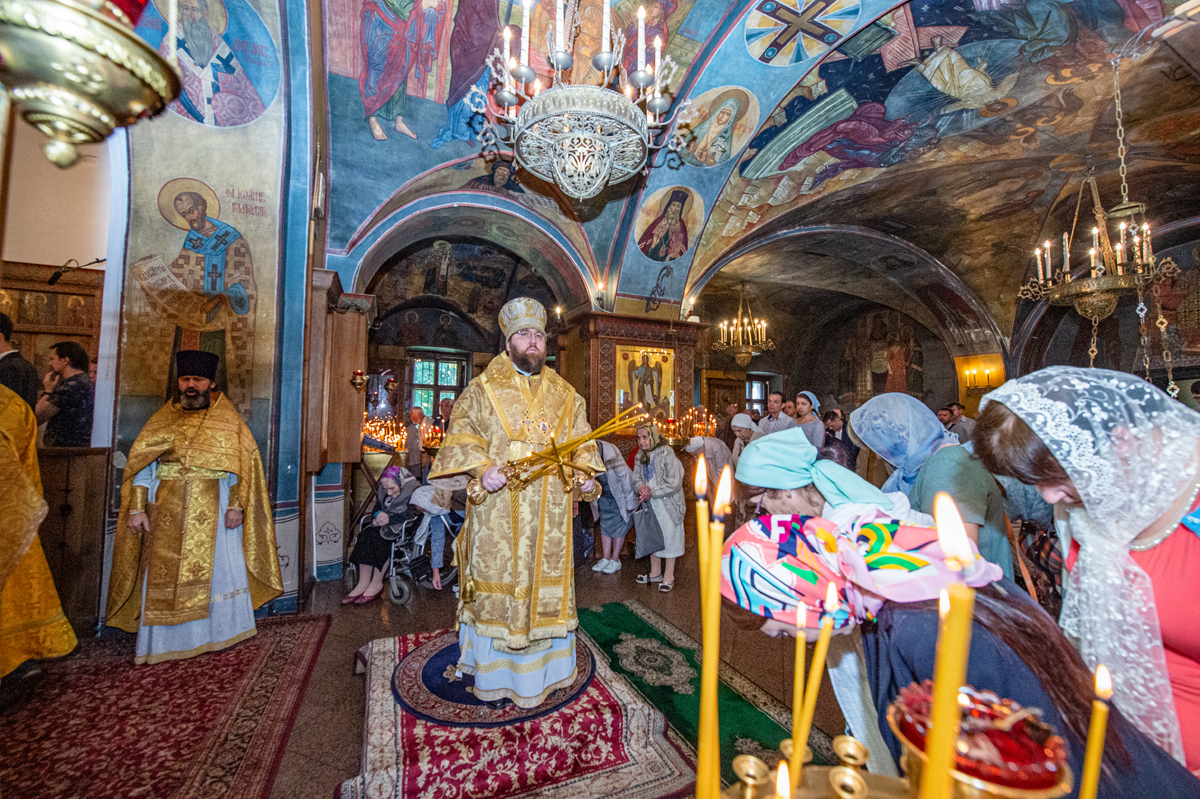 Храм Сретения Владимирской иконы в Москве