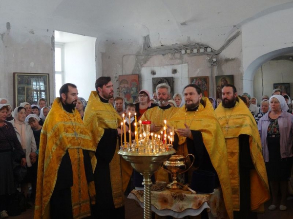 Верующие Сокольского благочиния совершили паломническую поездку в Вологду к мощам святителя Спиридона Тримифунтского