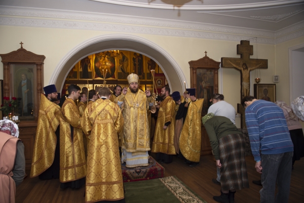 В канун воскресного дня митрополит Игнатий совершил всенощное бдение в храме Николая Чудотворца на Глинках