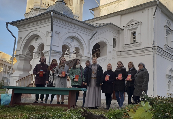 Студенты Вологодского госуниверситета приняли участие в тематической экскурсии &quot;Внутренний мир православного храма. Заповеди, обряды и традиции&quot;