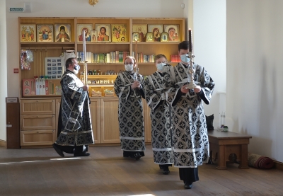 Студенты Вологодской духовной школы молились за утреней Великого Пятка