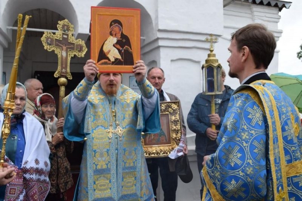 Епископ Тарасий совершил богослужения в престольный праздник Владимирского храма деревни Бобровниково