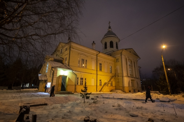 В канун праздника Введения во храм Пресвятой Богородицы митрополит Игнатий совершил всенощное бдение в соборе Рождества Пресвятой Богородицы