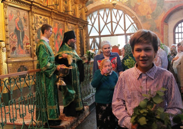 В Кирилло-Белозерском монастыре молитвенно отметили день Святой Троицы
