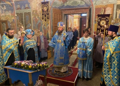 В канун праздника Рождества Пресвятой Богородицы епископ Игнатий совершил всенощное бдение в Казанском храме Устюжны