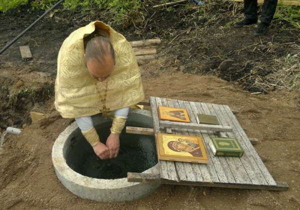 В день памяти преподобных Игнатия и Исаакия Ломских состоялось богослужение на месте их подвигов и погребения