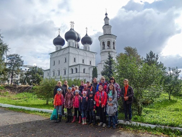 Воспитанники воскресной школы Никольского храма во Владычной слободе совершили поход