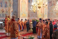 В воскресный день Антипасхи студенты семинарии молились в Воскресенском кафедральном соборе