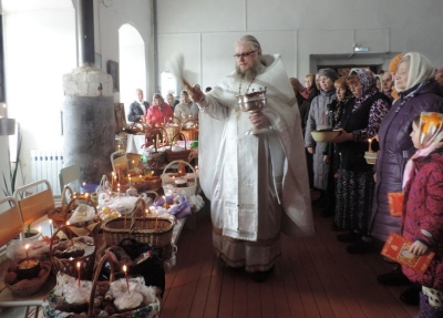 Верующие села Сямжа молитвенно встретили праздник Светлого Христова Воскресения