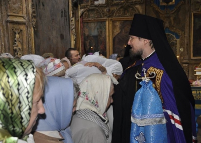 Епископ Флавиан совершил Литургию в Успенском соборе города Белозерска