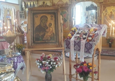 В храм Всемилостивого Спаса села имени Бабушкина доставили Тихвинскую икону Божией Матери из Никольского района