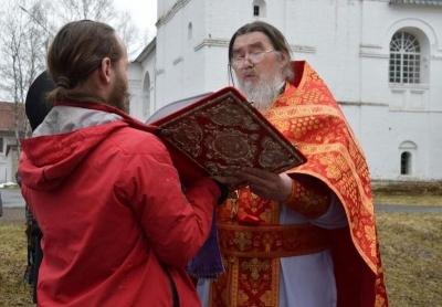 Пасхальные богослужения состоялись в Михайло-Архангельском монастыре