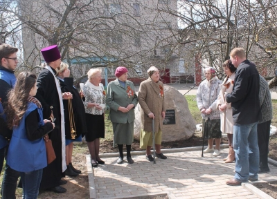 Аллея «Сирень Победы» появилась во дворе Череповецкого дома-интерната для престарелых