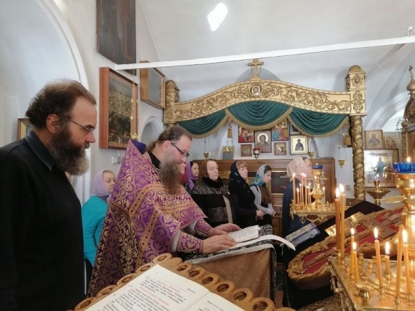 В храмах Великоустюжской епархии молились о прекращении эпидемии коронавируса