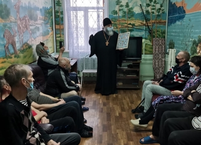 Сотрудники социального отдела Череповецкой епархии посетили комплексный центр «Забота»