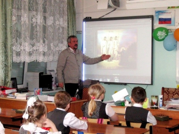 Преподаватели воскресных школ города Череповца проводят уроки в общеобразовательных школах