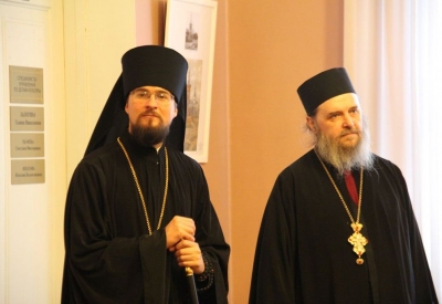 Епископ Флавиан посетил выставку рисунков юных художников Череповца