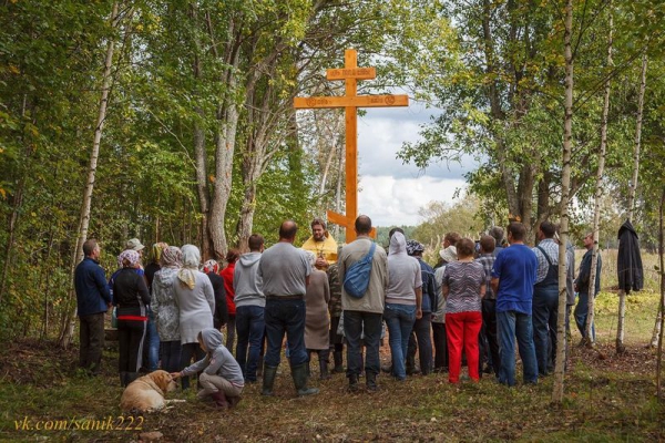 В деревне Сергеево Вологодского района установили поклонный крест