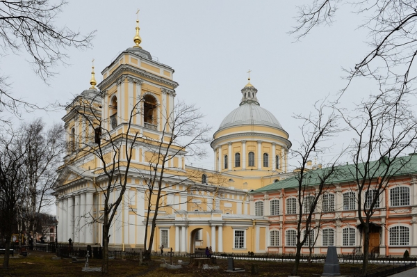 Правовое управление Московской Патриархии прокомментировало постановление Правительства Санкт-Петербурга, согласно которому запрещается посещение храмов