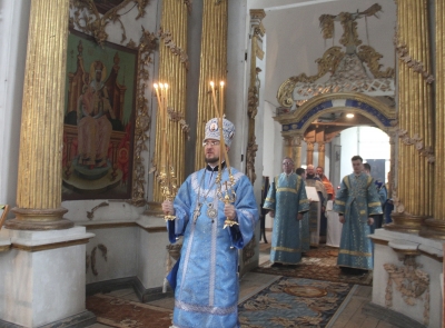 Епископ Флавиан возглавил Божественную литургию в храме Спасо-Преображения города Белозерска
