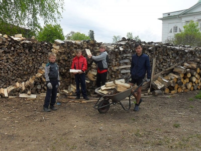 Воспитанники детского дома города Харовска потрудились в Горицком женском монастыре