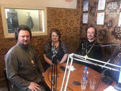 Руководители двух отделов Вологодской епархии приняли участие в радиопрограмме «Слово о Православии»