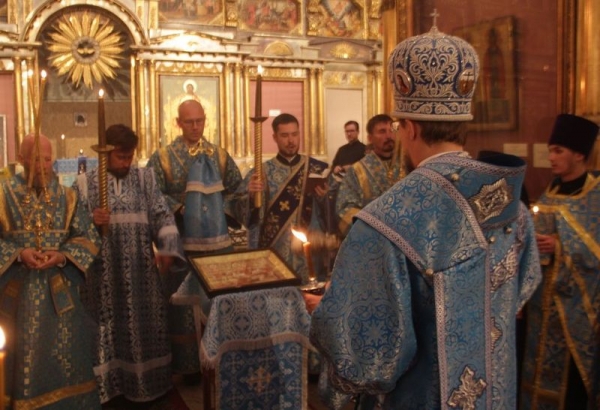 В канун престольного праздника устюженского храма Рождества Богородицы епископ Флавиан совершил всенощное бдение