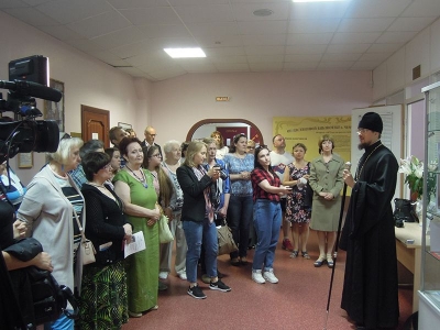 Епископ Флавиан открыл выставку к 100-летию мученического подвига Царской семьи