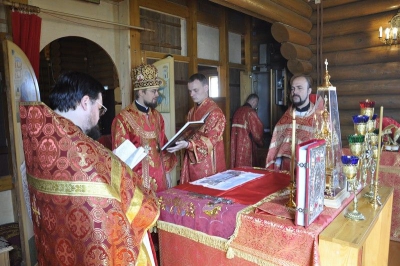 Епископ Флавиан совершил Литургию в день памяти равноапостольных Константина и Елены