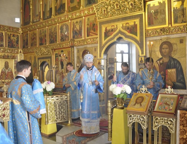 Епископ Флавиан совершил всенощное бдение в храме Рождества Христова города Череповца