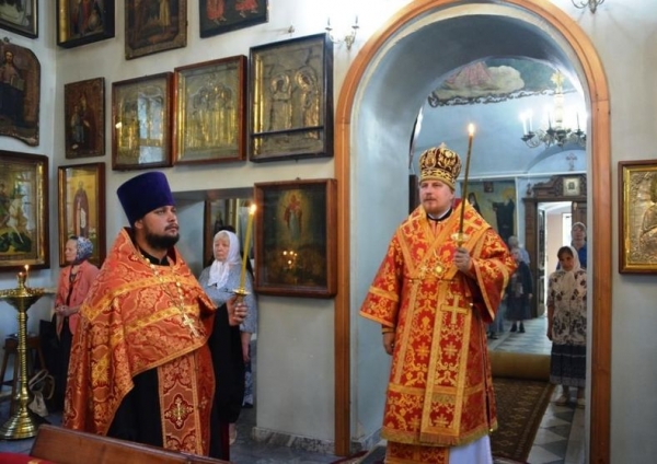 В день памяти святых Царственных страстотерпцев епископ Тарасий возглавил богослужения в Стефановском храме Великого Устюга