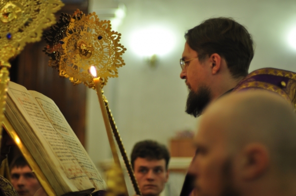 В канун недели Торжества Православия епископ Флавиан совершил всенощное бдение в храме Рождества Христова