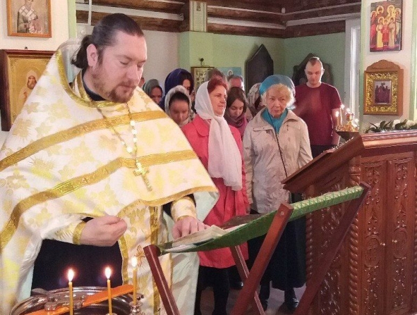 В Сергиевском храме города Вологды совершили молебен для учащихся перед экзаменами