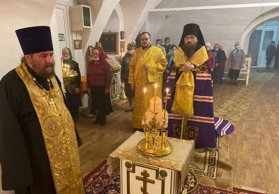 Епископ Игнатий возглавил всенощное бдение в храме Богоявления города Белозерска