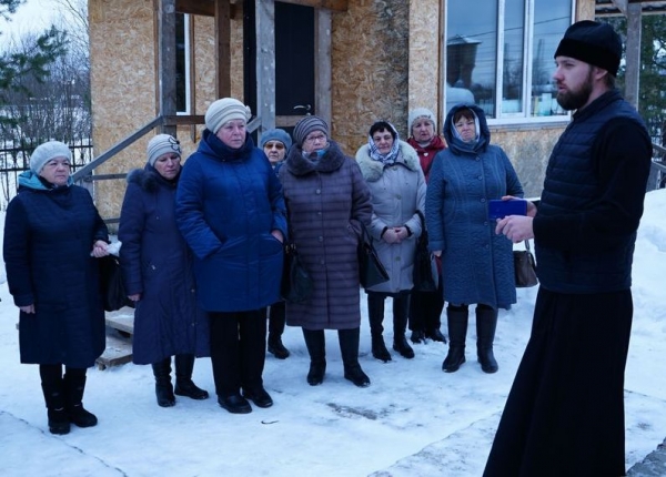 В храме Архангела Михаила поселка Вохтога состоялась экскурсия для пенсионеров