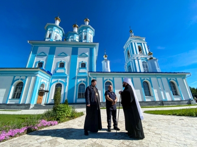 Митрополит Игнатий посетил готовящийся к великому освящению воссозданный из руин Казанский храм в Шексне