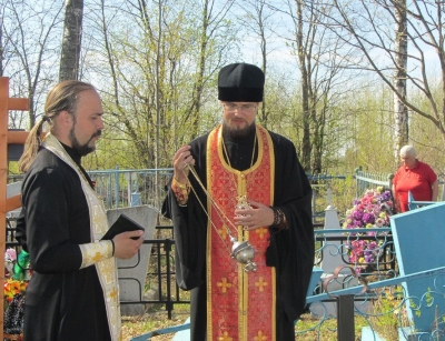 Епископ Флавиан совершил панихиду по монахиням Леушинского монастыря