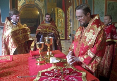 В день памяти святителя Николая Чудотворца в кафедральном соборе Череповца состоялась Божественная литургия архиерейским чином