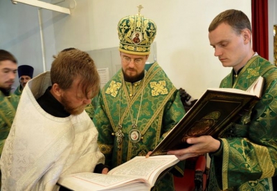 Епископ Флавиан совершил всенощное бдение в канун праздника Святой Троицы