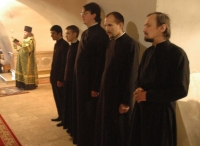 Студенты Вологодской семинарии молились вместе с митрополитом Игнатием у мощей преподобного Димитрия Прилуцкого