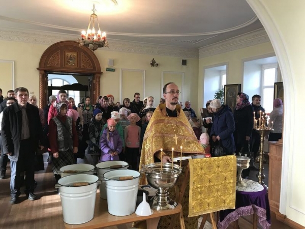 В Архиерейском подворье храма святителя Николая на Глинках города Вологды состоялся молебен на начало учебного года