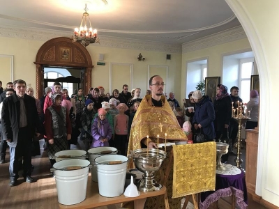 В Архиерейском подворье храма святителя Николая на Глинках города Вологды состоялся молебен на начало учебного года