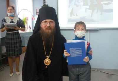 Епископ Игнатий отметил наградами участников конкурсов и чтений