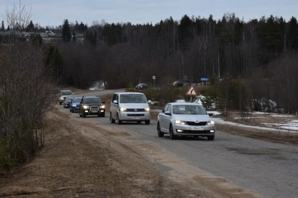 Участники автомобильного крестного хода вокруг села имени Бабушкина помолились о прекращении эпидемии коронавируса