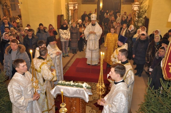 Епископ Флавиан возглавил Литургию в праздник Рождества Христова в Воскресенском кафедральном соборе Череповца