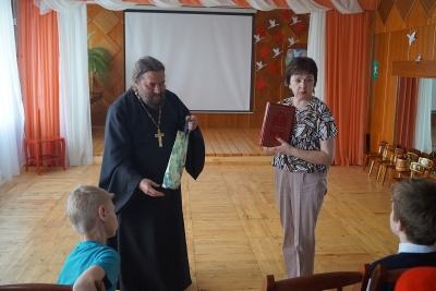 Благочинный Белозерского округа протоиерей Александр Стулов посетил Белозерский центр помощи детям